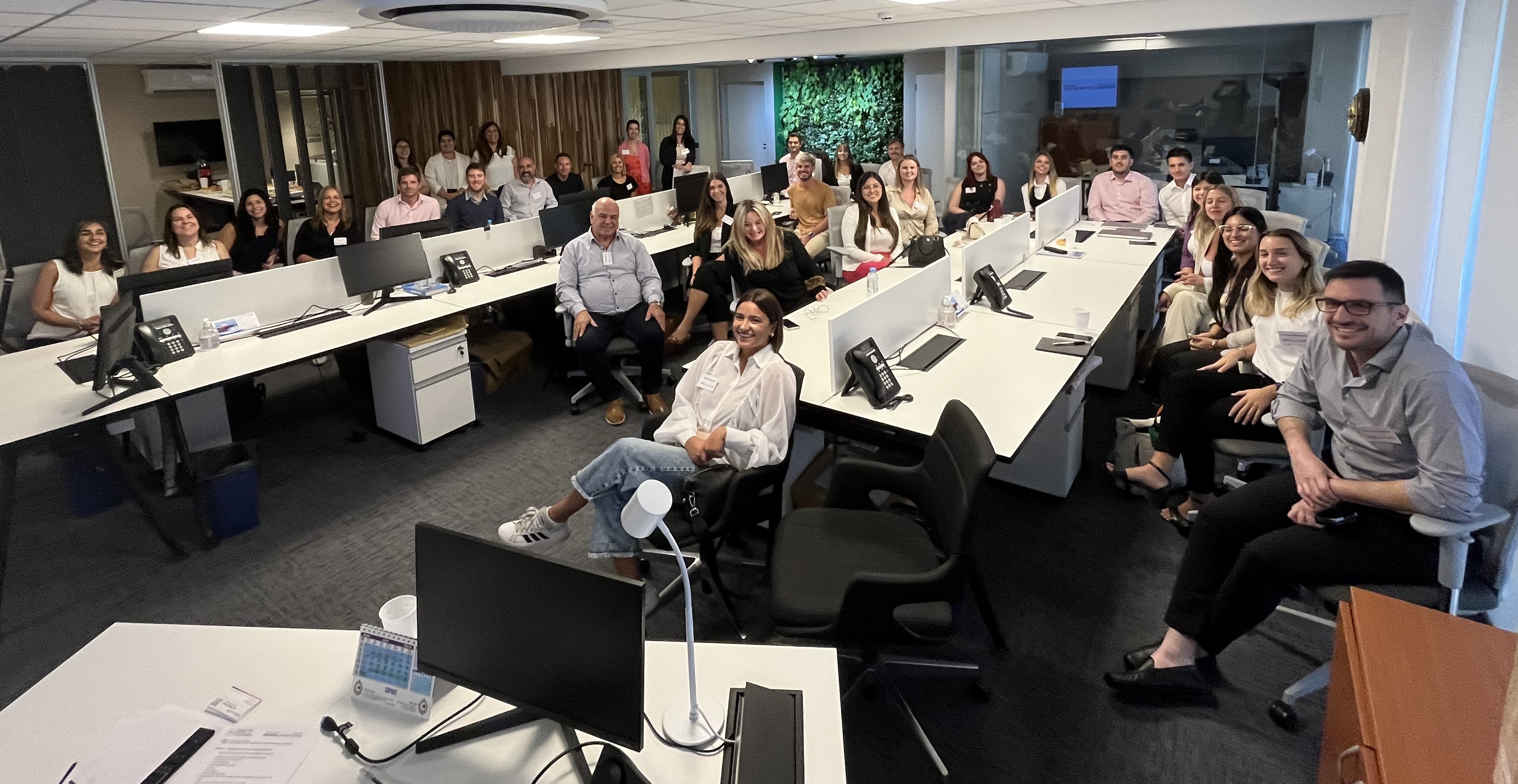 40 empresas seleccionadas. Primer encuentro de la XVIII edición de nuestra Beca a Barcelona 2024.                                                                                                          